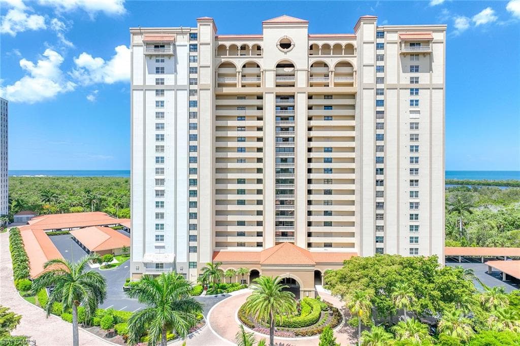 6585 Nicholas BLVD 805 NAPLES, FL 34108