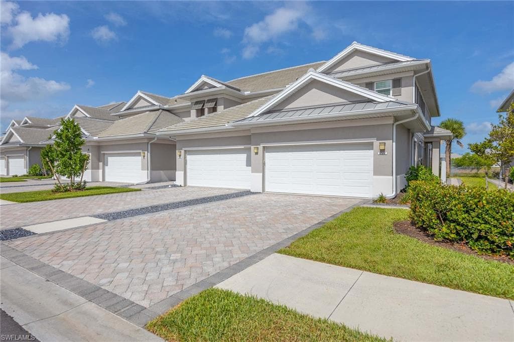 201 Indies DR E 102 NAPLES, FL 34114