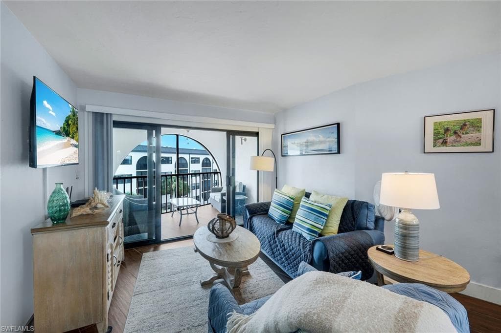 1023 Anglers CV E505 MARCO ISLAND, FL 34145