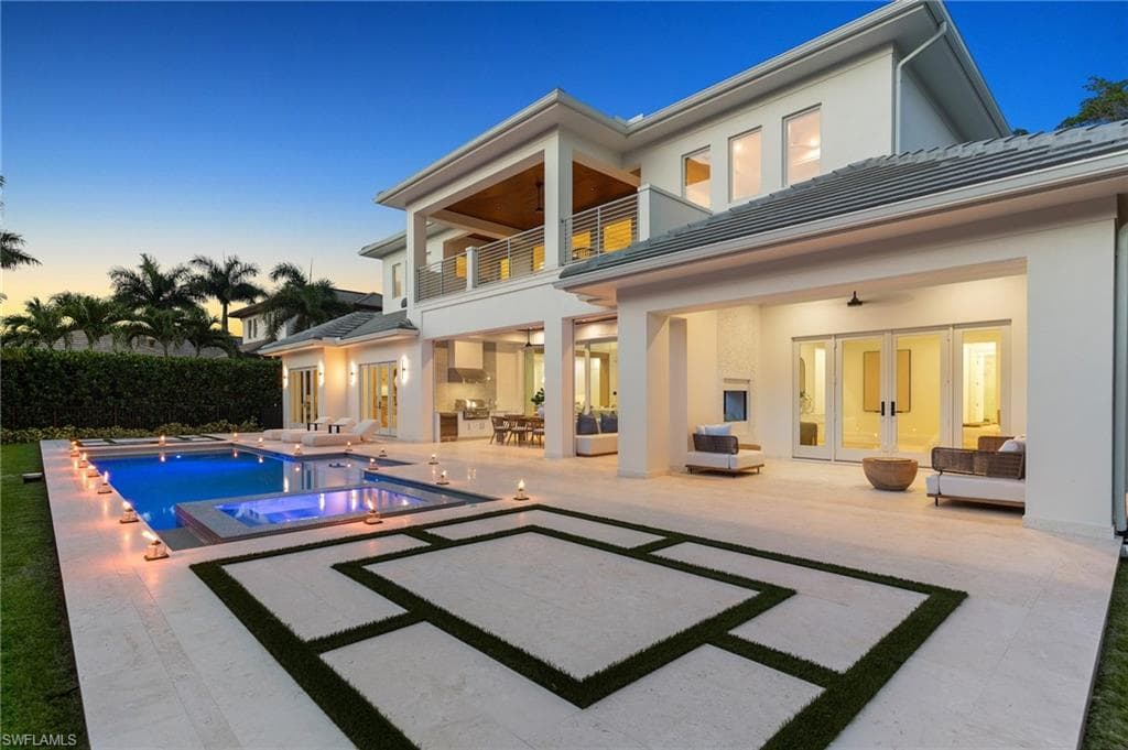1985 Crayton RD NAPLES, FL 34102