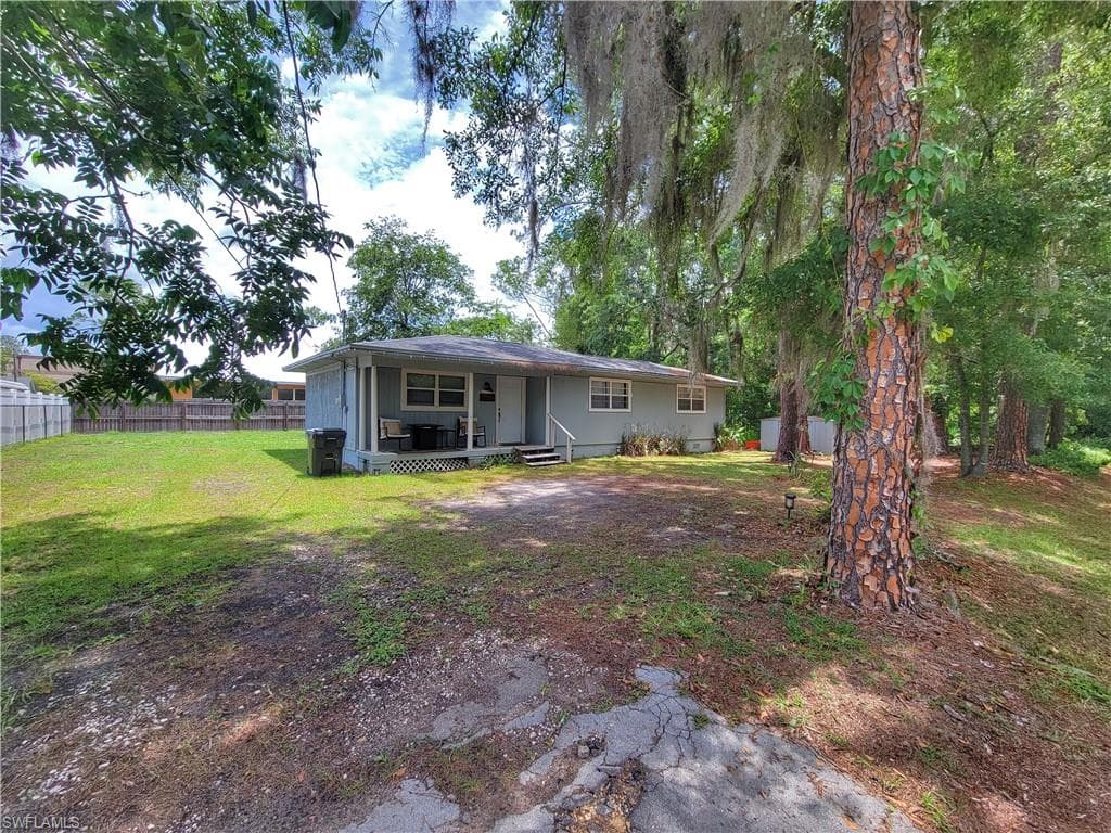 2524 NE 5th PL GAINESVILLE, FL 32641