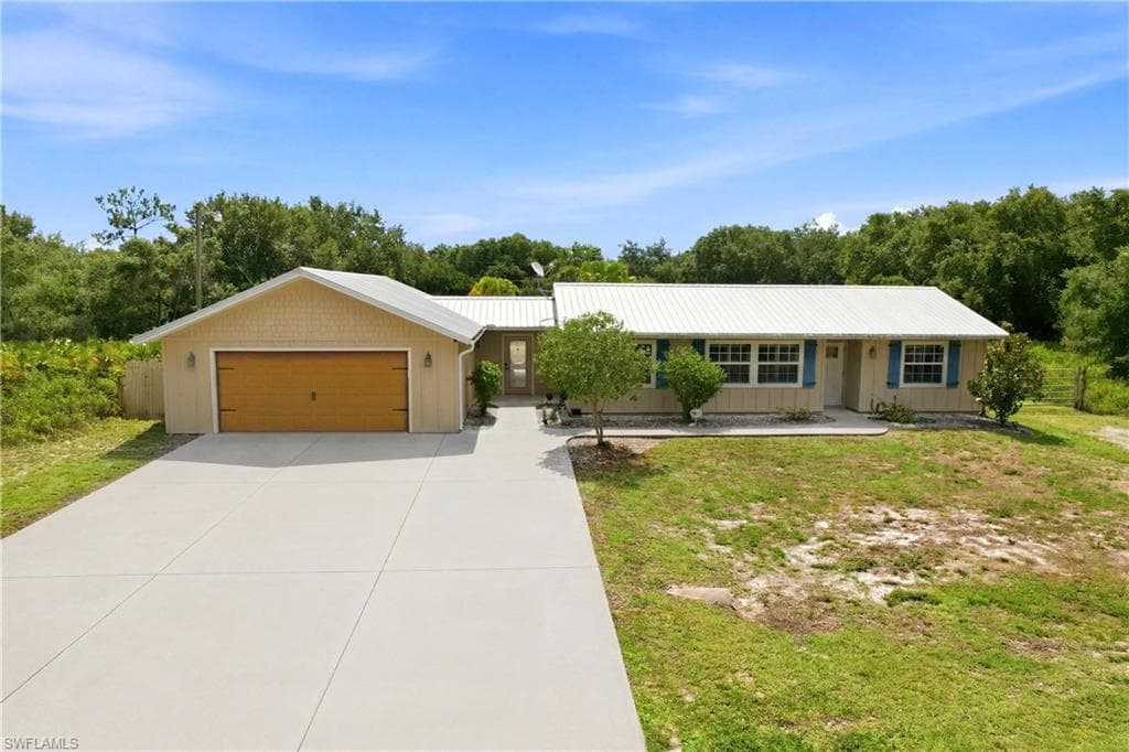 2310 Abbott AVE ALVA, FL 33920