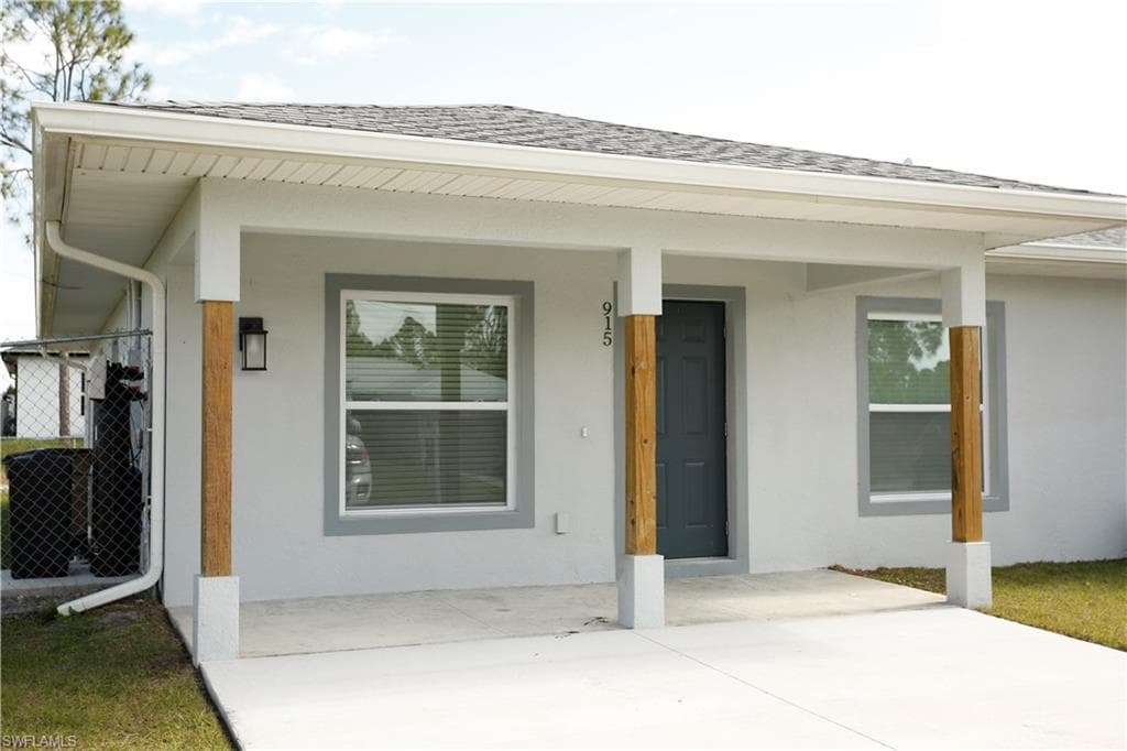 915 Graystone AVE LEHIGH ACRES, FL 33974
