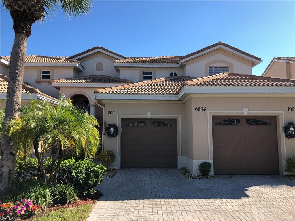 6854 STERLING GREENS DR 201 NAPLES, FL 34104
