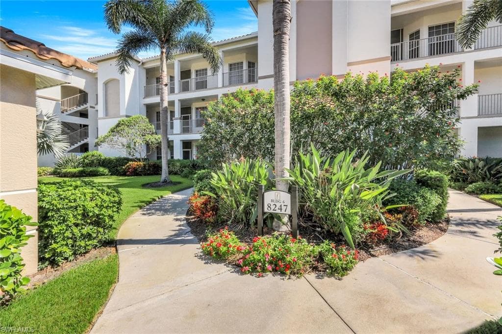 8247 Parkstone PL 205 NAPLES, FL 34120