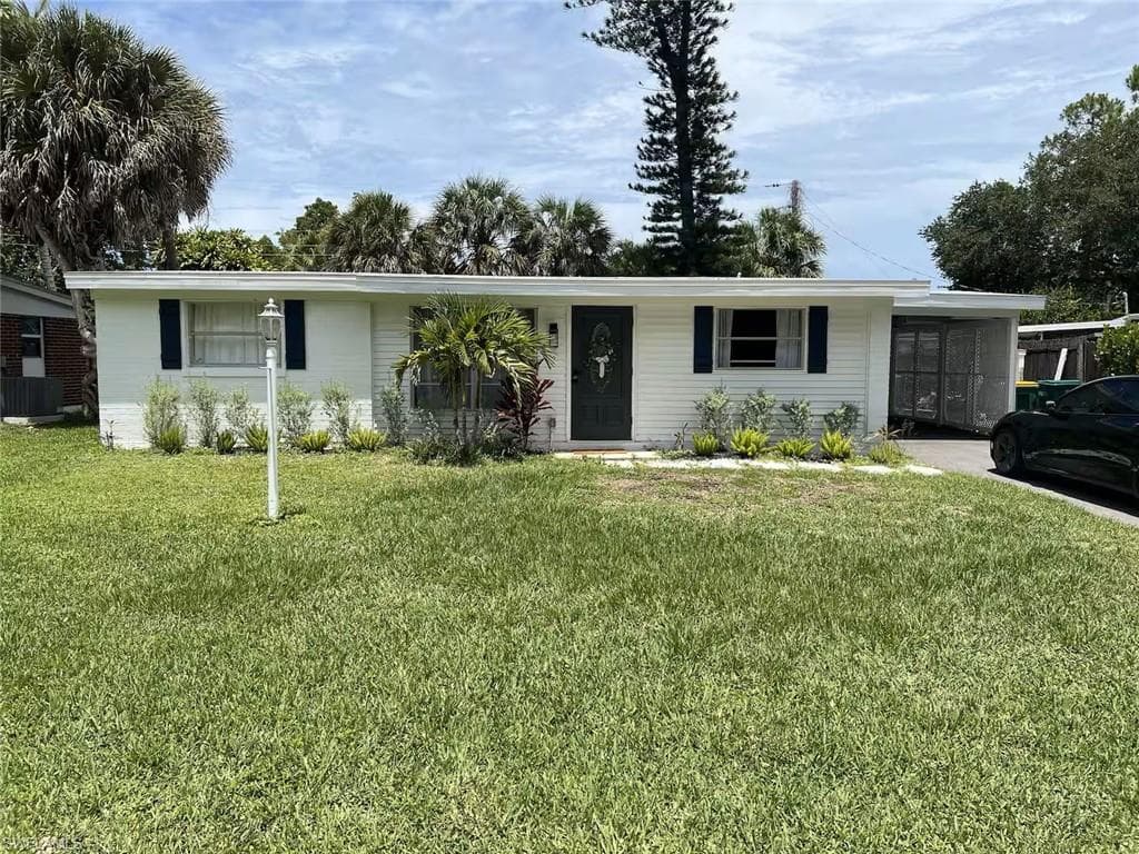 1220 Embassy Lane NAPLES, FL 34104