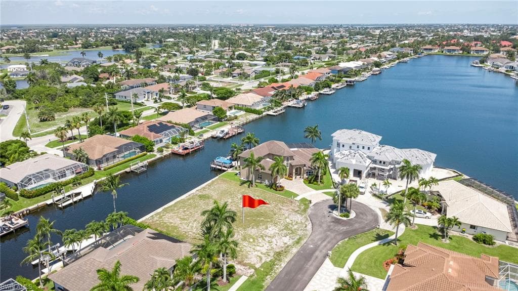 375 Wales CT MARCO ISLAND, FL 34145