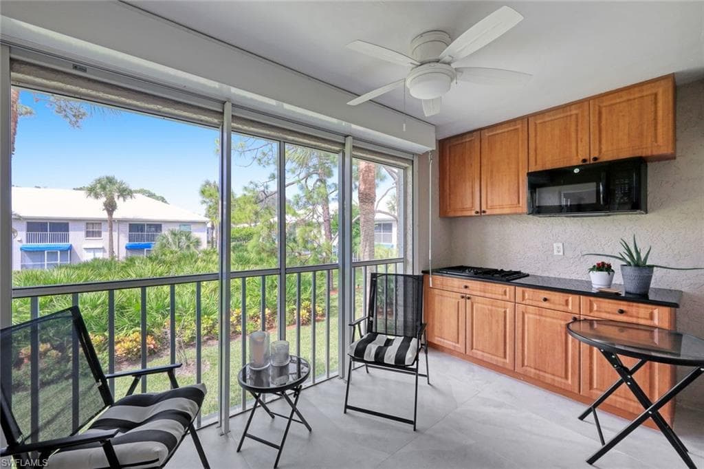881 Gulf Pavilion DR 201 NAPLES, FL 34108