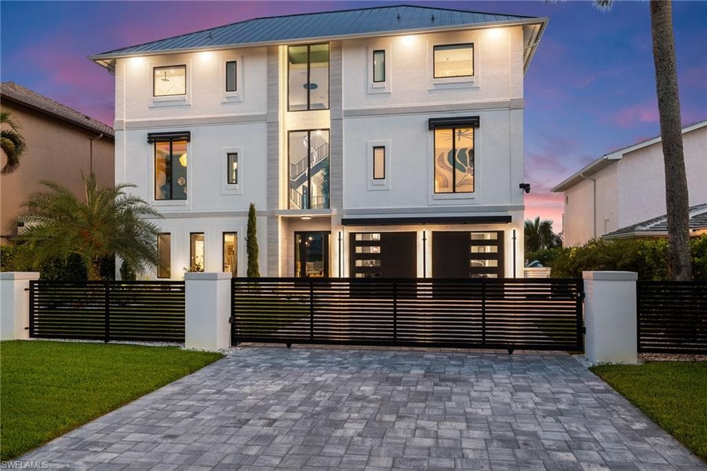 18 Pelican ST E NAPLES, FL 34113