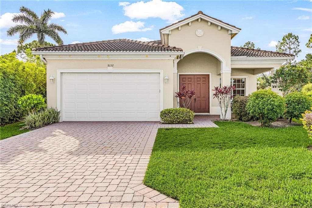 9132 Leatherwood LOOP LEHIGH ACRES, FL 33936