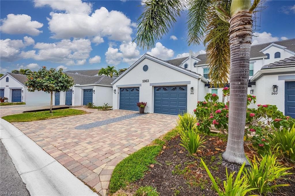 5963 Sand Wedge LN 205 NAPLES, FL 34110