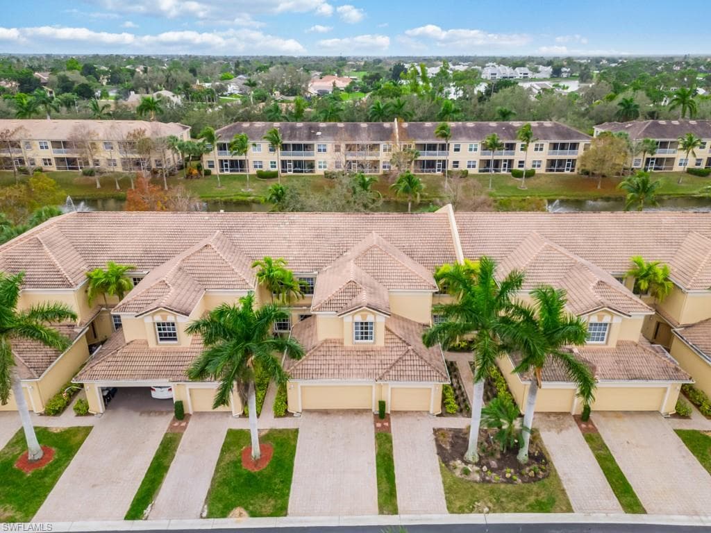 6021 Jonathans Bay CIR 302 FORT MYERS, FL 33908