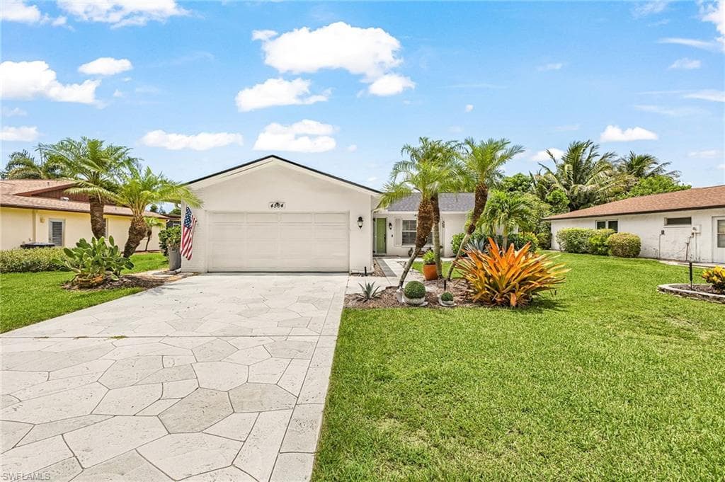 4564 Lakewood BLVD NAPLES, FL 34112