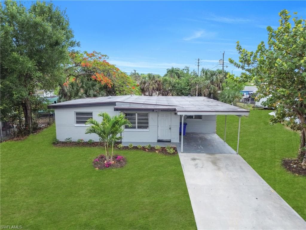 1527 Gardenia AVE FORT MYERS, FL 33916