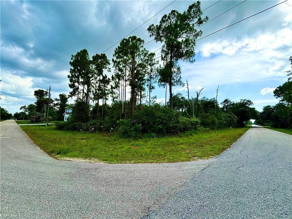 4106 E 21st ST ALVA, FL 33920
