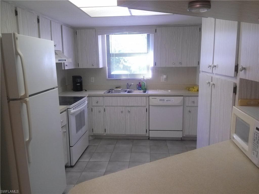 4963 Pepper CIR D106 NAPLES, FL 34113