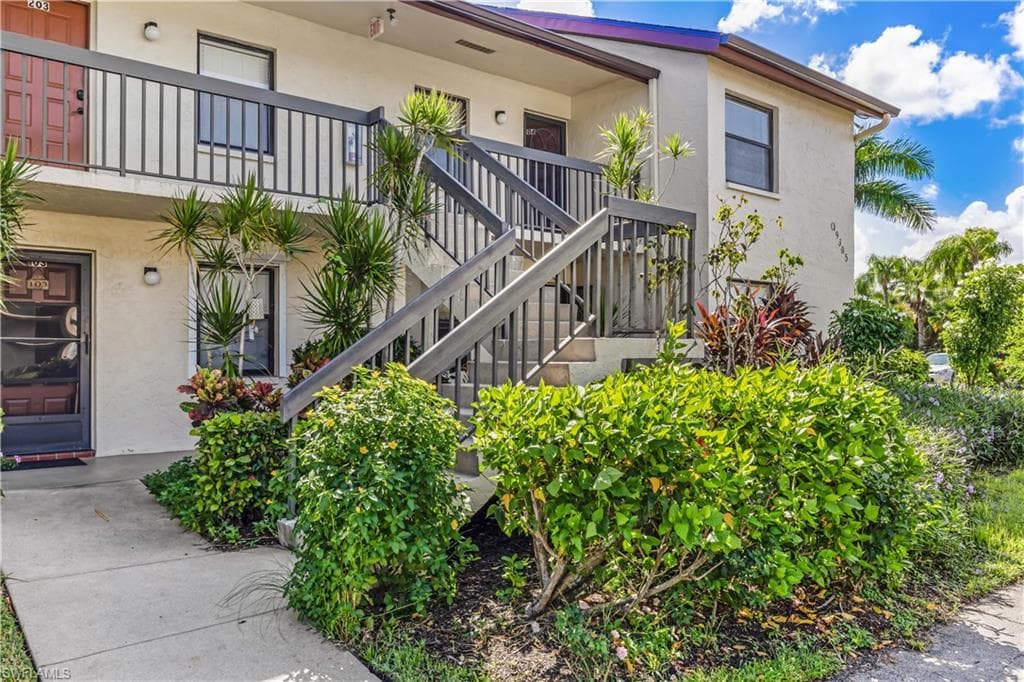 9305 Lake Park DR 204 FORT MYERS, FL 33919