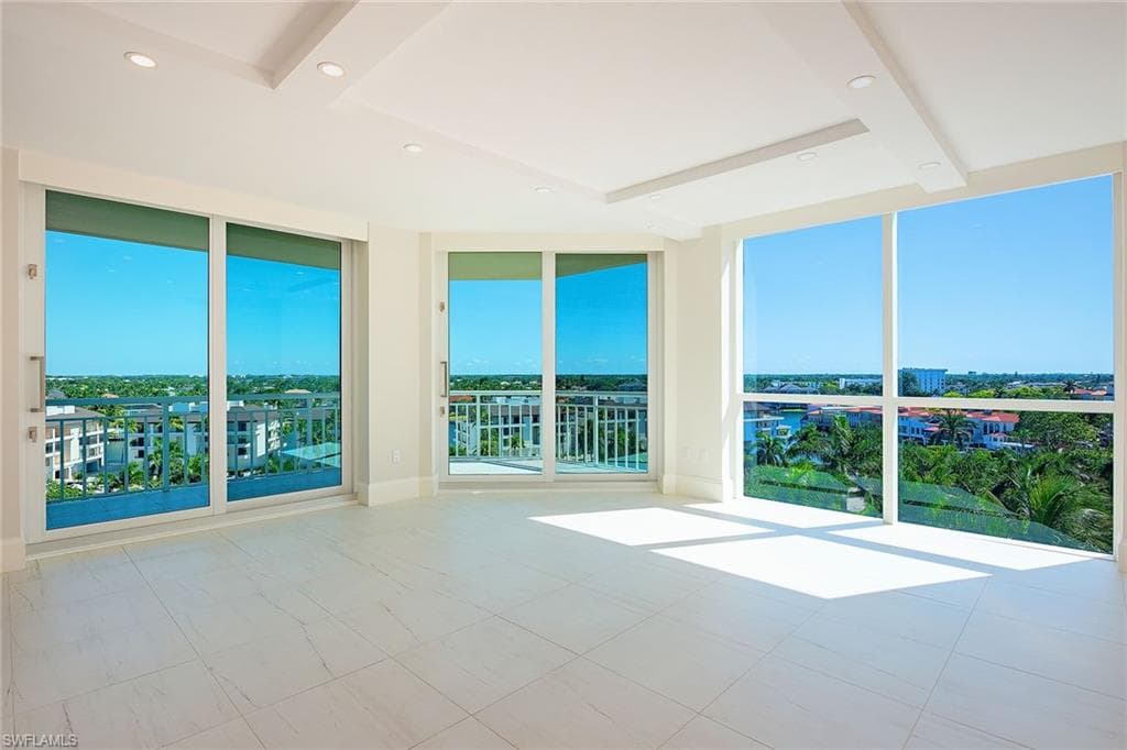 4255 Gulf Shore BLVD N 602 NAPLES, FL 34103