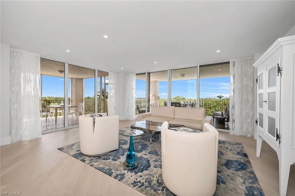 6597 Nicholas BLVD 401 NAPLES, FL 34108