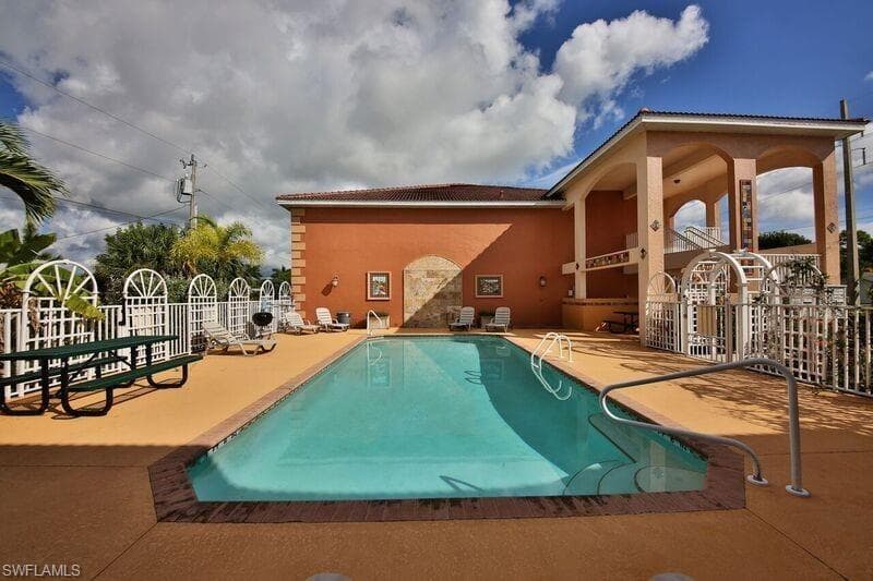 3910 Santa Barbara BLVD 204 CAPE CORAL, FL 33914