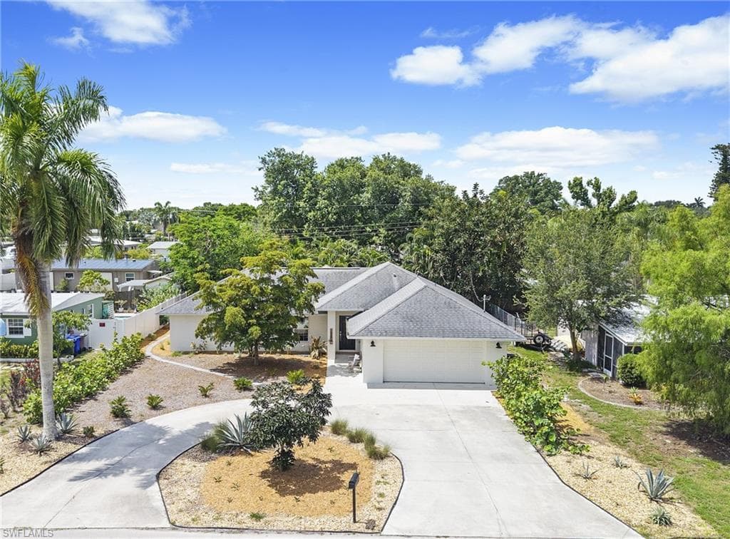 1658 Passaic AVE FORT MYERS, FL 33901