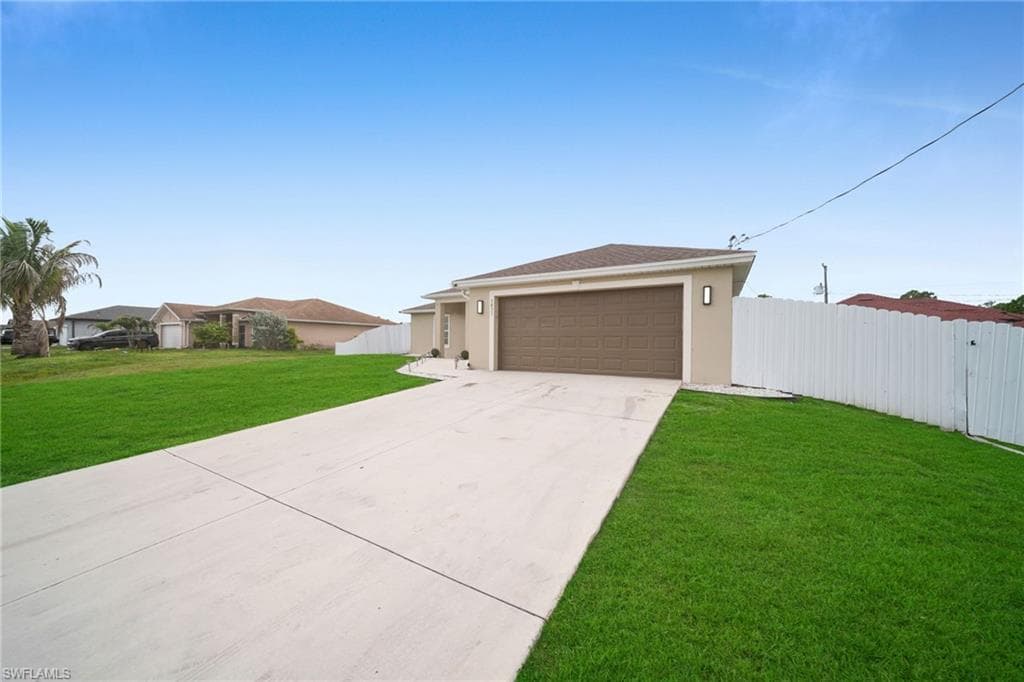 3831 21st ST W LEHIGH ACRES, FL 33971