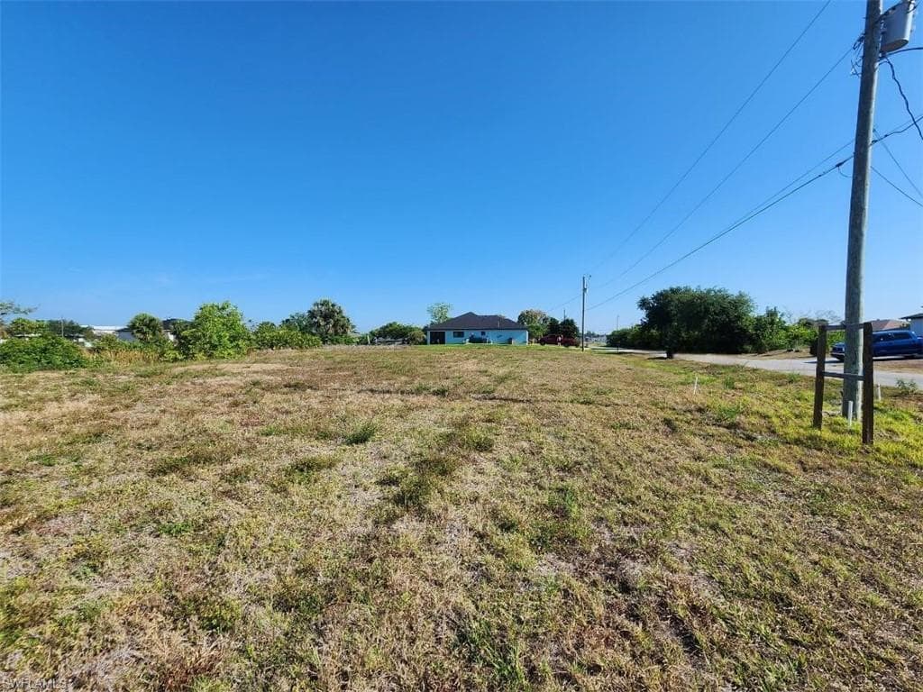 2210 NE 22nd AVE CAPE CORAL, FL 33909
