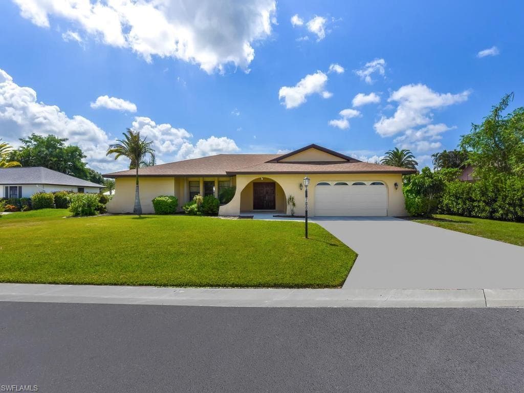 700 Astarias CIR FORT MYERS, FL 33919