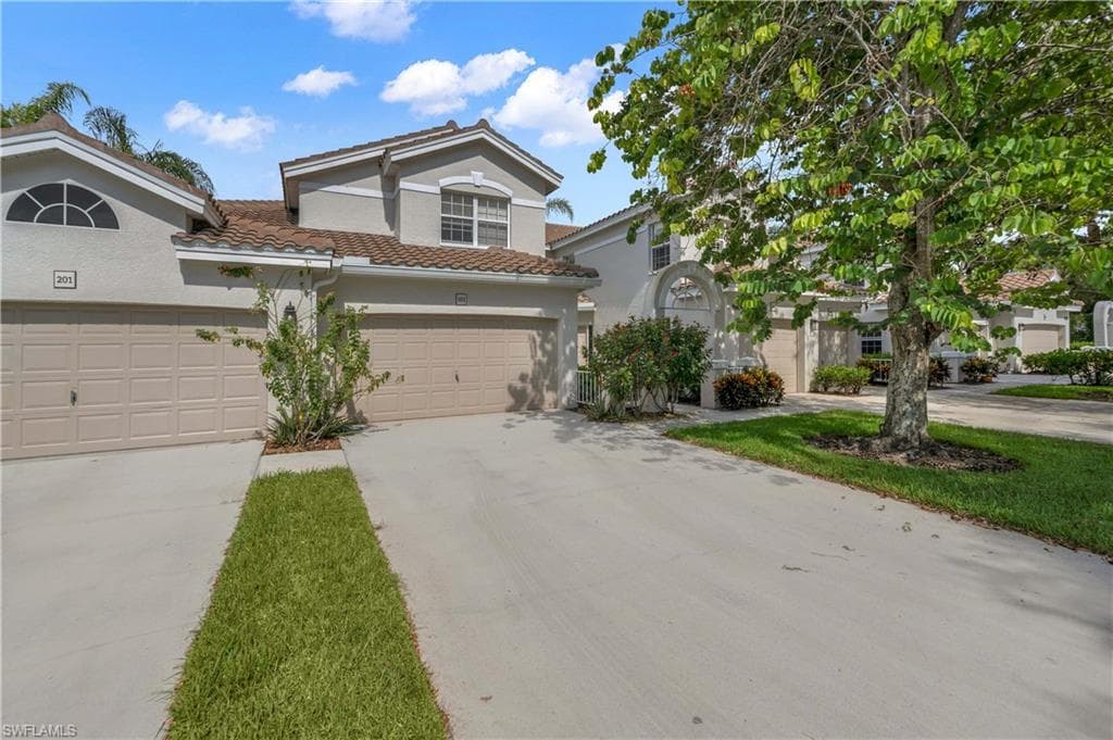 6834 Lantana Bridge RD 101 NAPLES, FL 34109