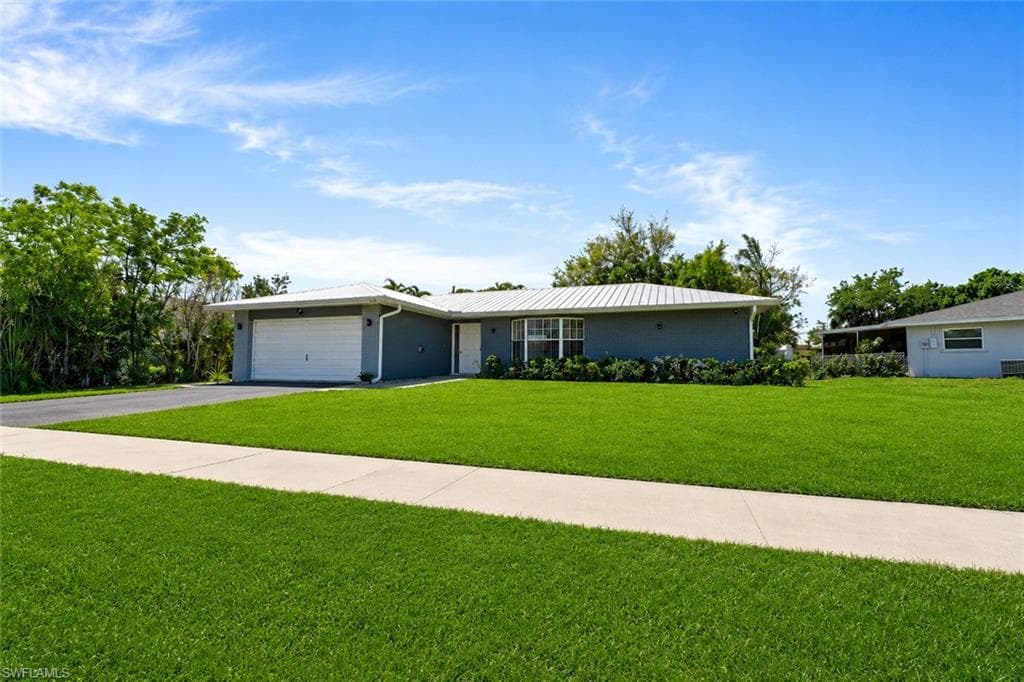 2250 Poinciana ST NAPLES, FL 34105