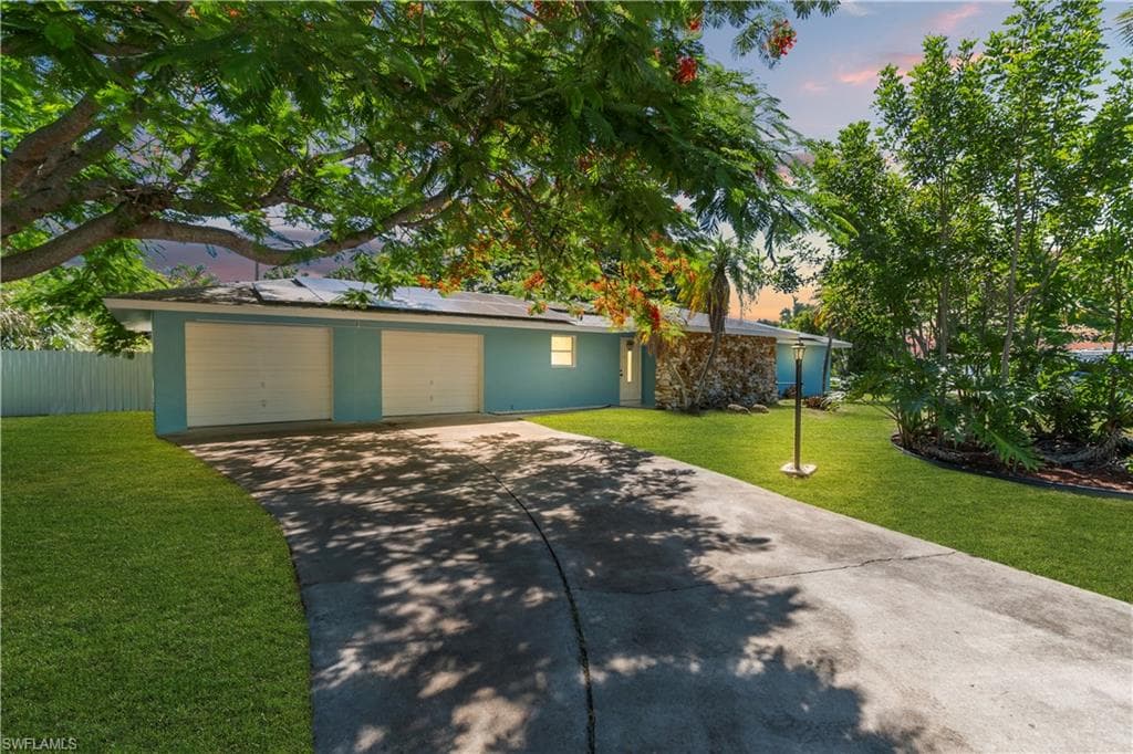139 E Lake DR LEHIGH ACRES, FL 33936