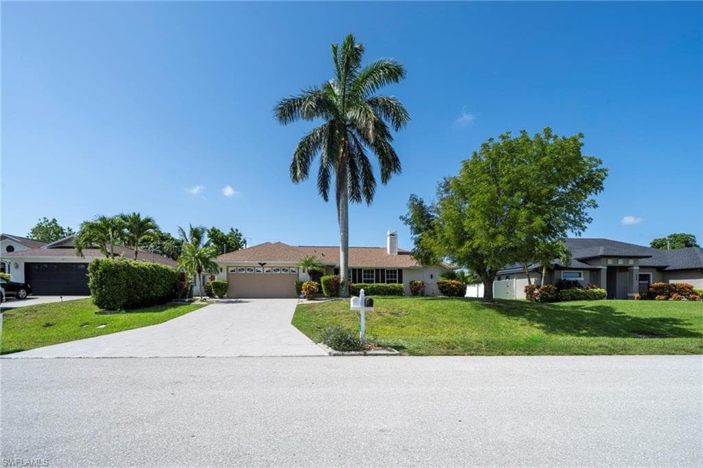 920 SW 28th TER CAPE CORAL, FL 33914