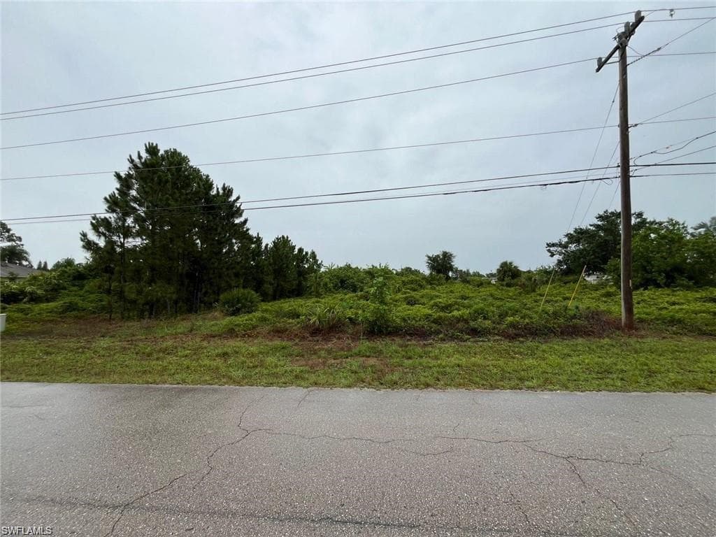 731 Bently ST E LEHIGH ACRES, FL 33974