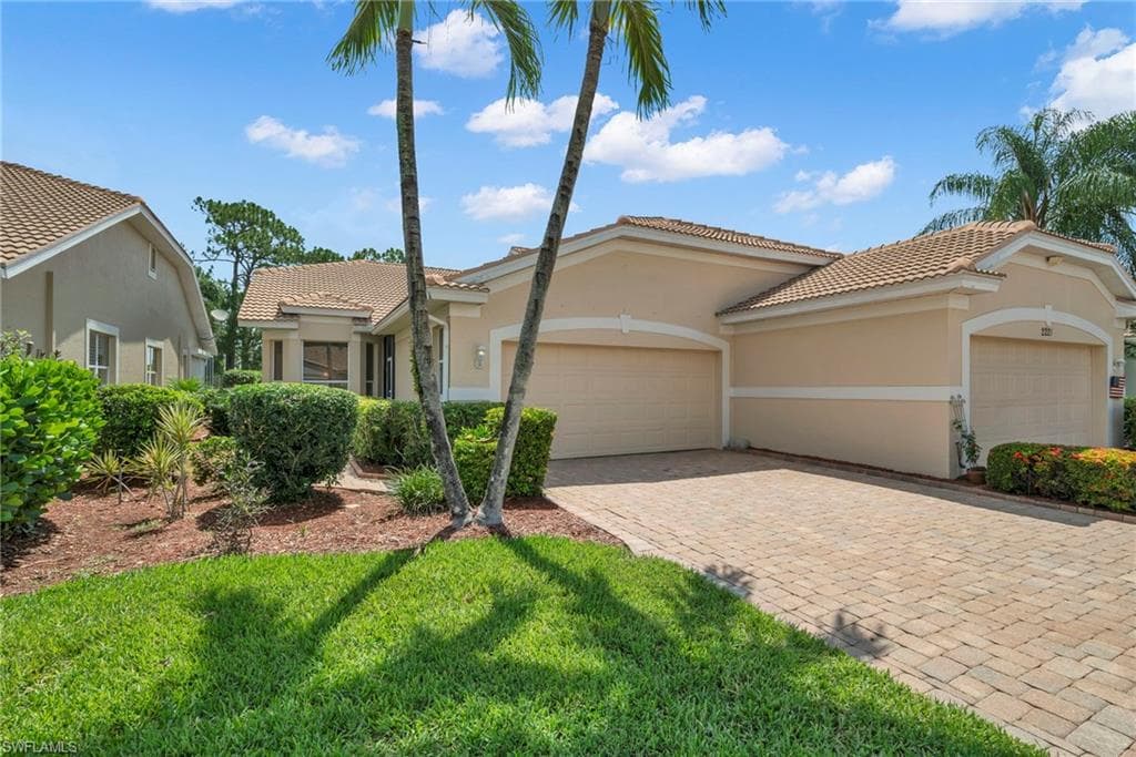 2219 Carnaby CT LEHIGH ACRES, FL 33973