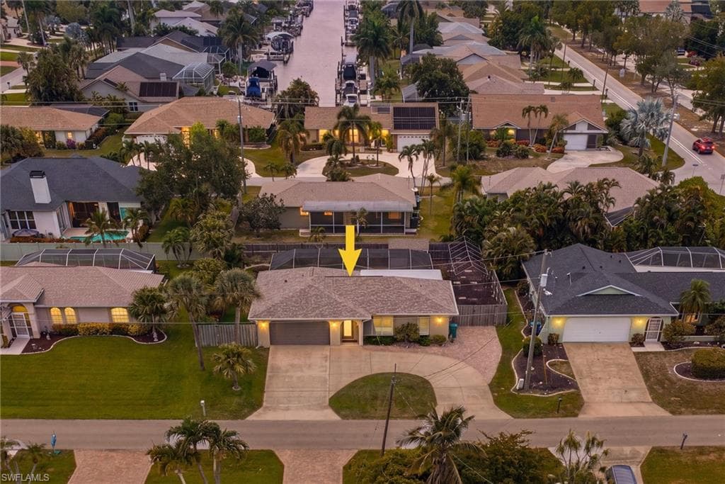 805 SW 52nd ST CAPE CORAL, FL 33914