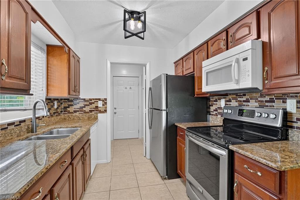 1228 18th ST IMMOKALEE, FL 34142