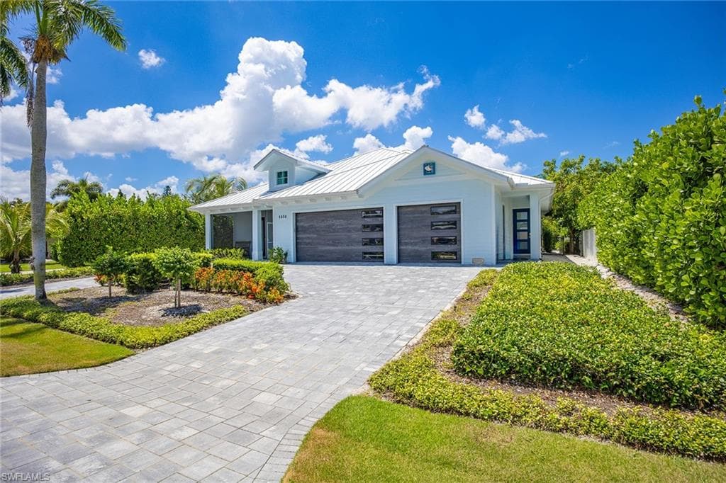 1232 Royal Palm DR NAPLES, FL 34103