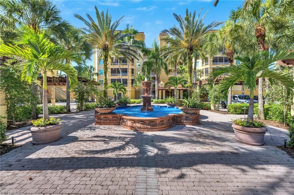 2738 Tiburon BLVD E 406 NAPLES, FL 34109