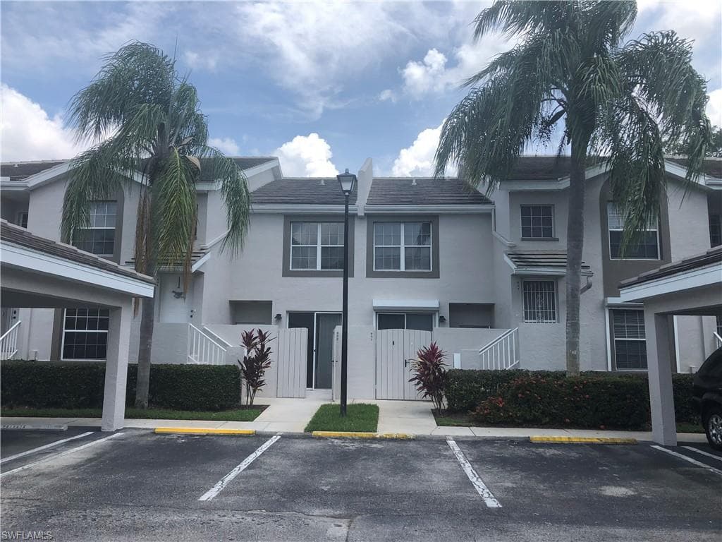 3715 Fieldstone BLVD 602 NAPLES, FL 34109