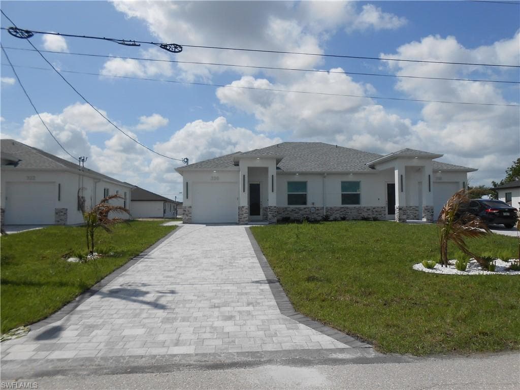 320 Poplar ST LEHIGH ACRES, FL 33974