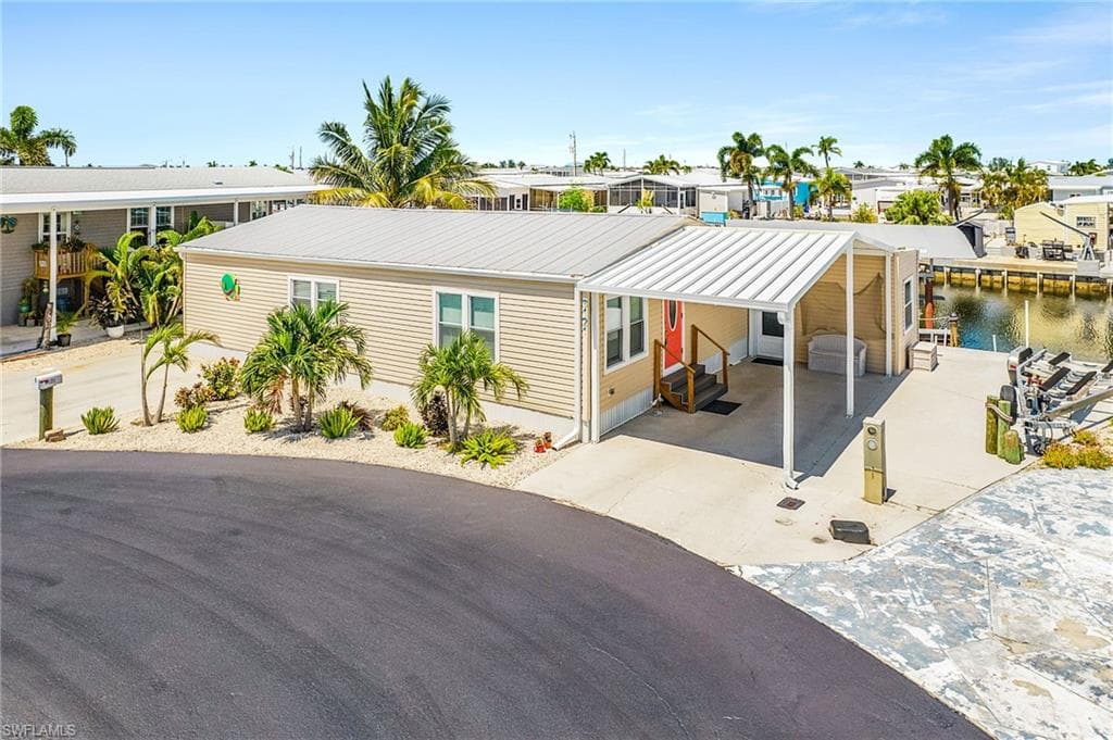 3121 Binnacle LN ST. JAMES CITY, FL 33956