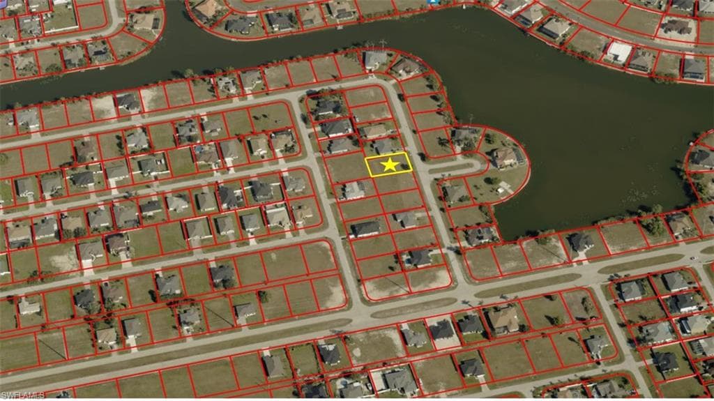 824 19th PL CAPE CORAL, FL 33993