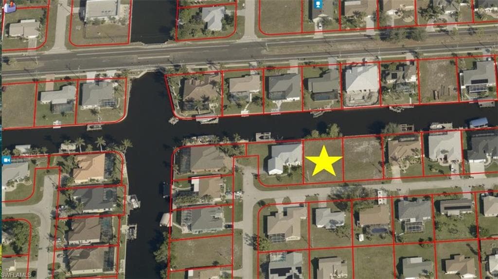427 40th TER CAPE CORAL, FL 33914
