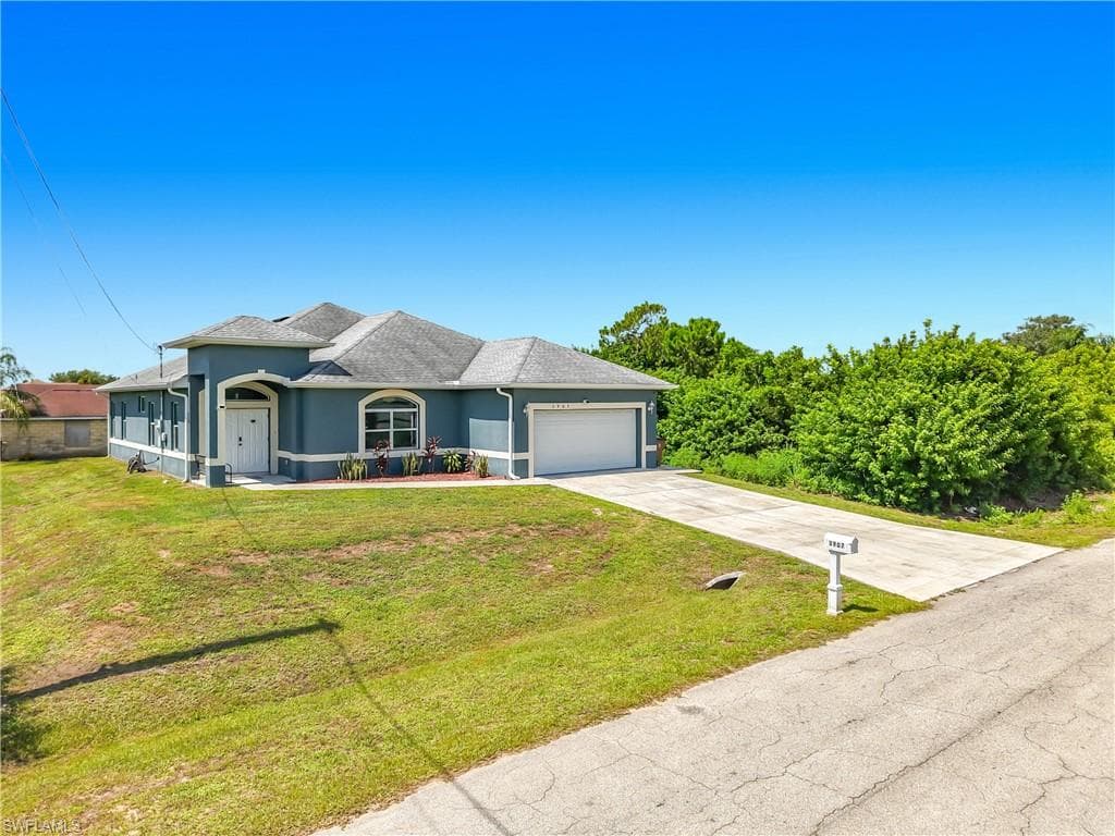 3907 11th ST SW LEHIGH ACRES, FL 33976