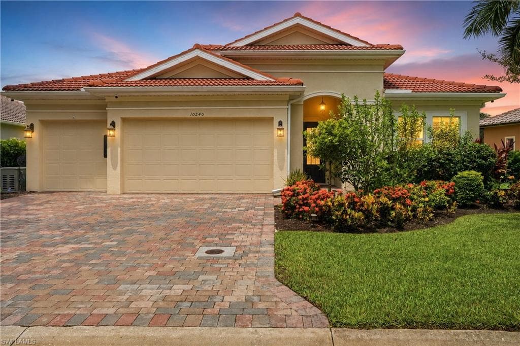 10240 Avonleigh DR BONITA SPRINGS, FL 34135