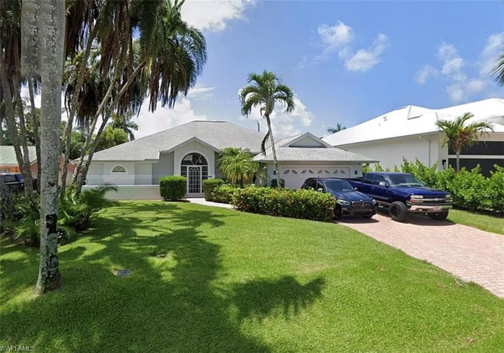 1166 Royal Palm DR NAPLES, FL 34103