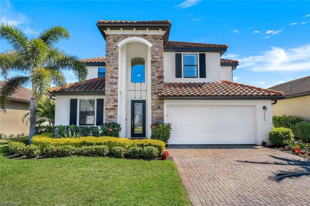 9250 Shadow Oak LN NAPLES, FL 34120