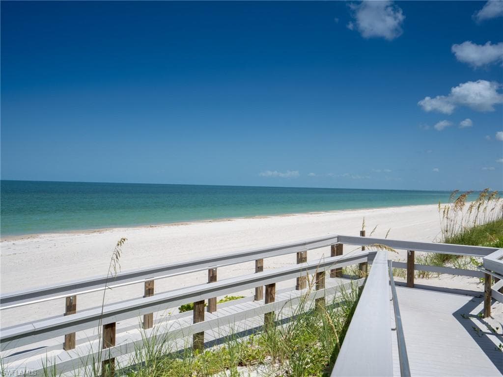 4255 Gulf Shore BLVD N 207 NAPLES, FL 34103