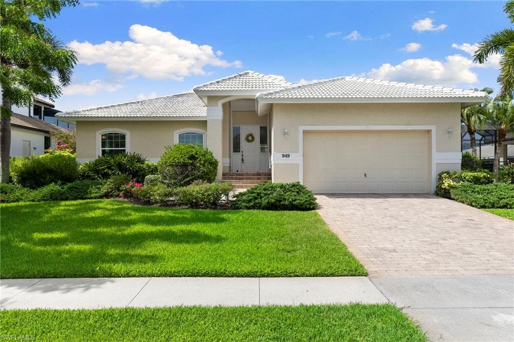 949 Spruce AVE MARCO ISLAND, FL 34145
