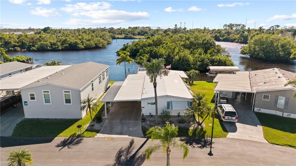 204 Sun CIR FORT MYERS, FL 33905